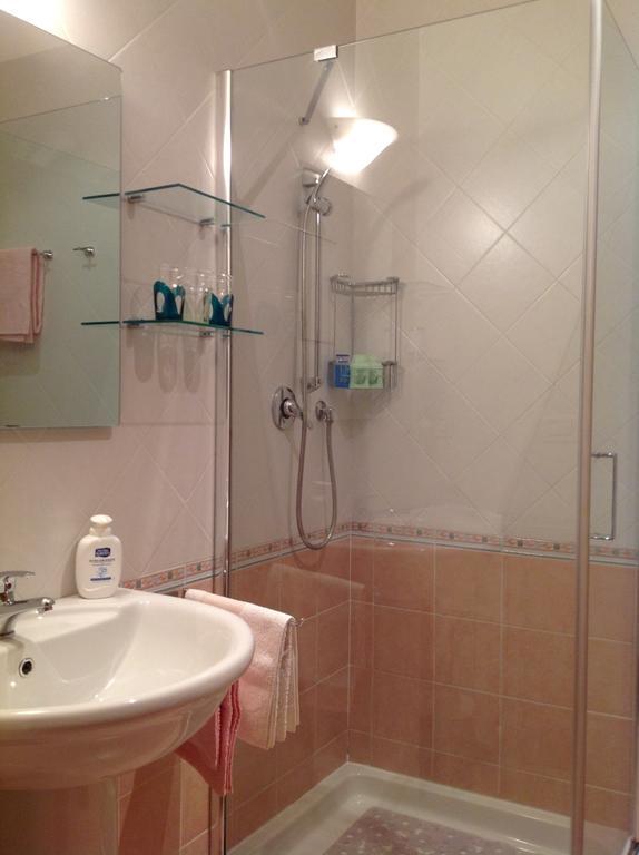 B&B Crispi Trieste Habitación foto